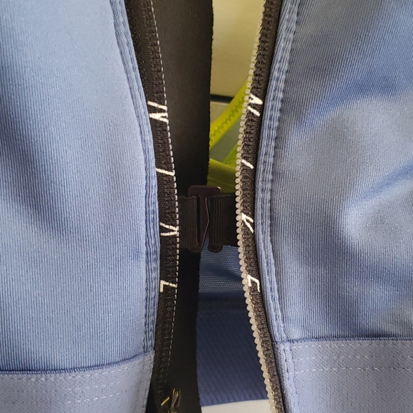 Nike Sports Bra {S} - Picture 4 of 13